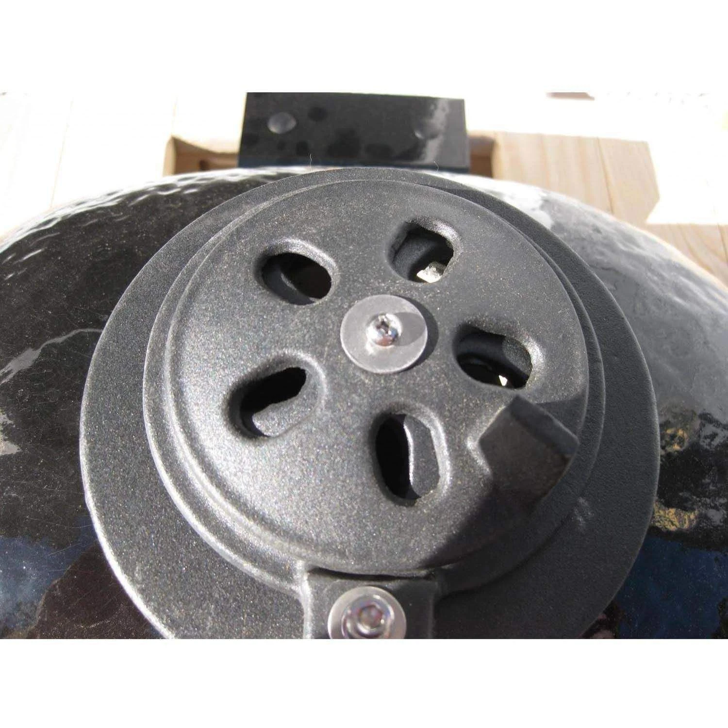 Primo CRH-177308 Round Ceramic Charcoal Kamado Grill Head On Wheeled Cradle - Image 4